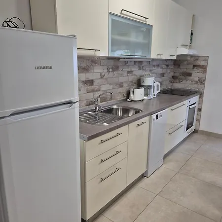 With Parking Space Supetarska Draga - Donja, Rab - 25344 Apartman *